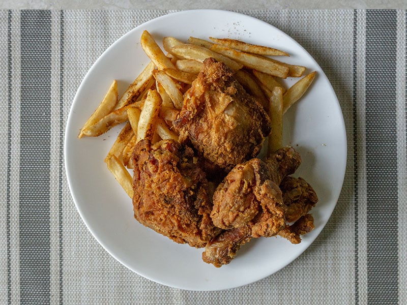 Curry Fried Chicken - např. smažené kuře a hranolky