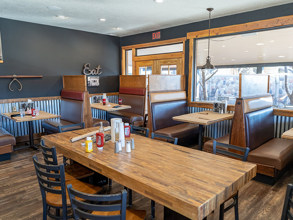 Richie Lush's BBQ - interior